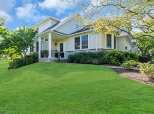 35 Dickinson Rd, Basking Ridge, NJ 07920