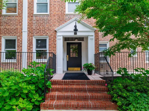 195 N Village Avenue #E2, Rockville Centre, NY 11570