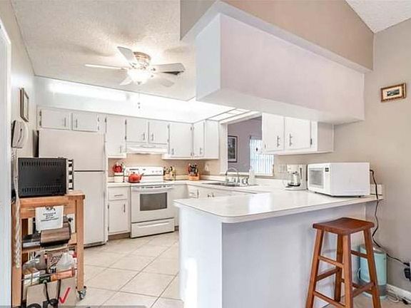 3rd image of 1320 SW 82nd Terrace