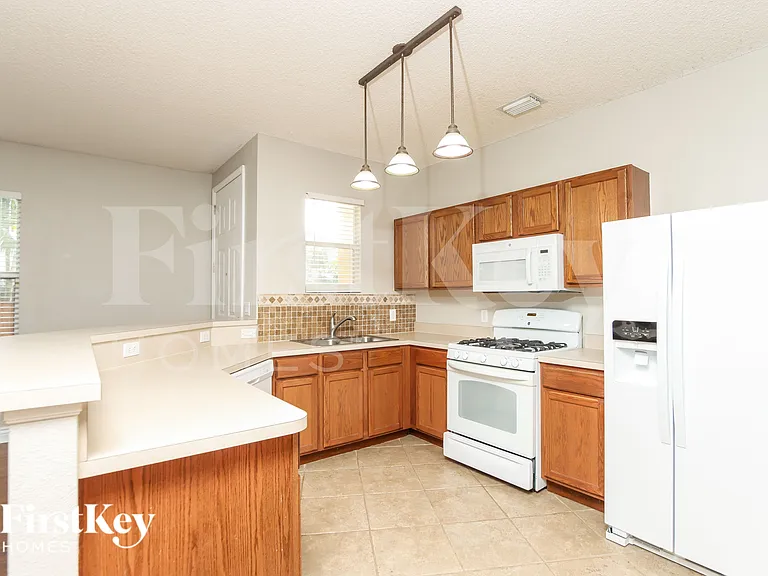 946 Riviera Point Dr — Photo 5