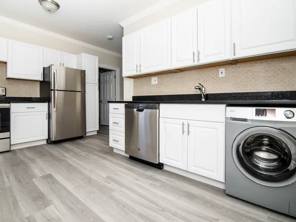 648.5 W Roscoe St, Chicago, IL