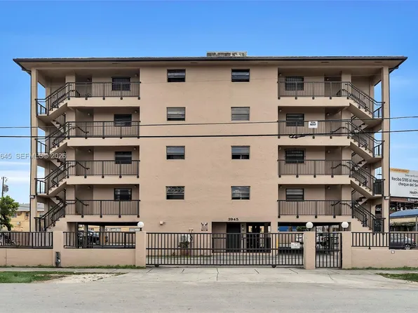 3945 SW 89th Ave #203, Miami, FL 33165
