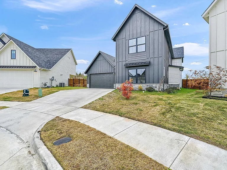 521 Saucer Dr — Photo 3