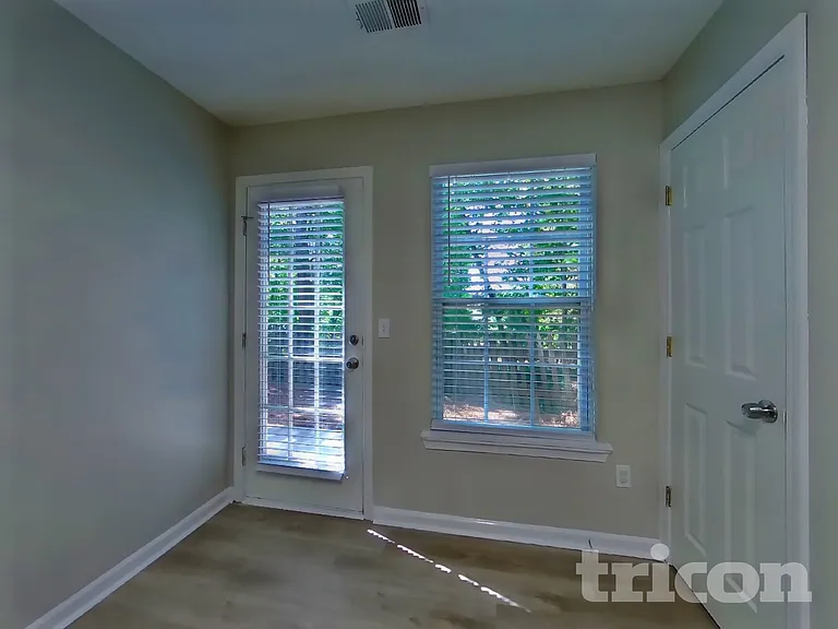 225 Lossie Ln — Photo 5