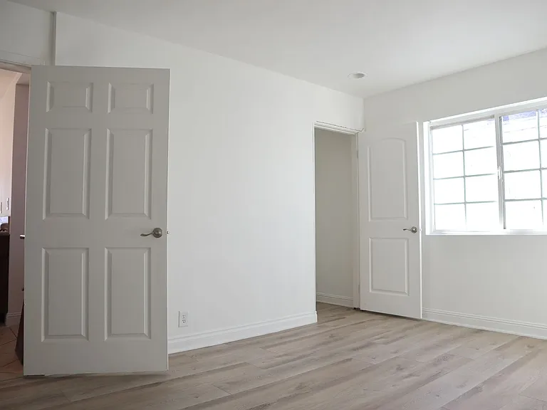 8655 W Pico Blvd #6 — Photo 4
