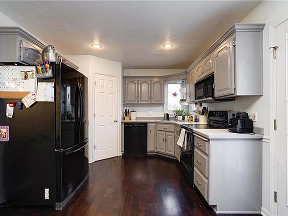 5th image of 505 Newport Dr