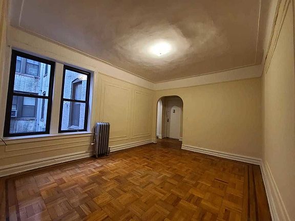 4th image of 50 E 18th St APT B9