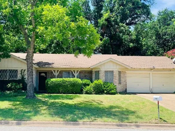 1217 Scott Dr, Hurst, TX 76053