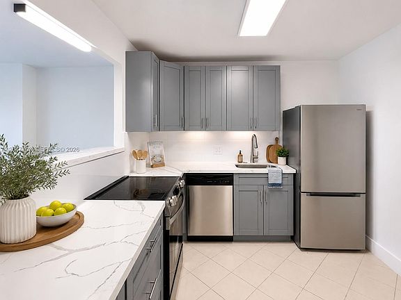 4th image of 2801 NE 183rd St APT 208W