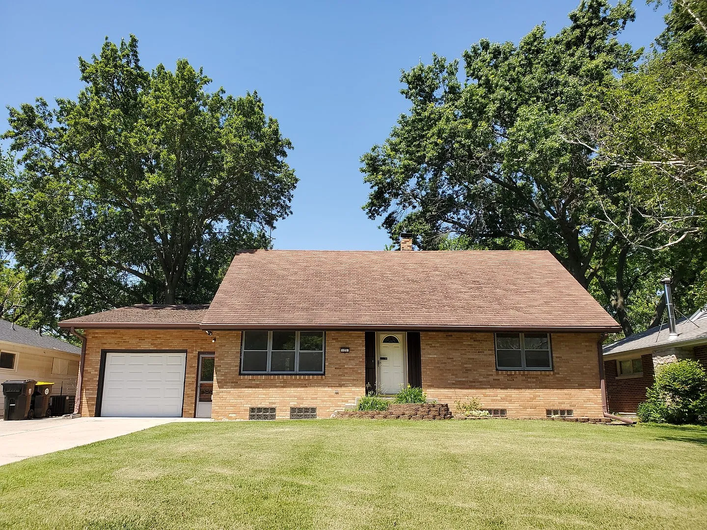 121 Eastview Dr photo 1