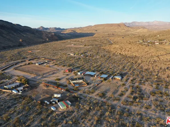 55626 Pipes Canyon Rd, Yucca Valley, CA 92284