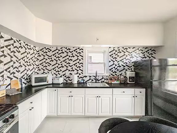 3rd image of 83 W 30th St Floor 2