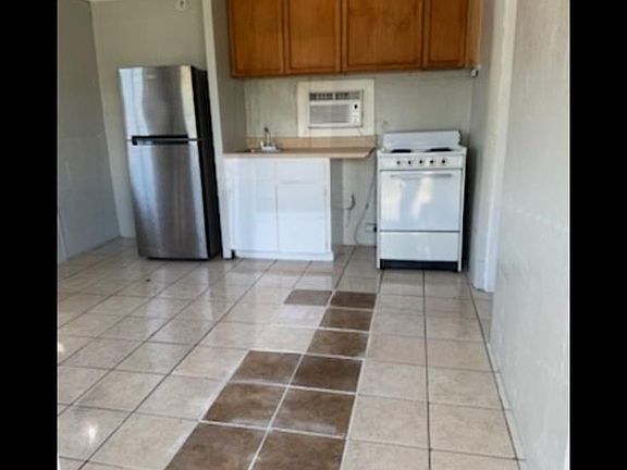 3rd image of 4711 Us Highway 41 N Unit 6