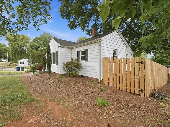 3rd image of 215 Home Ave