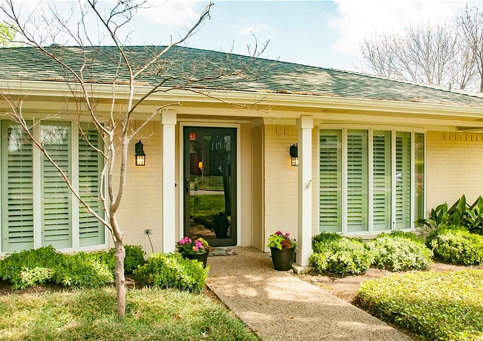 1st image of 2208 Victoria Ln