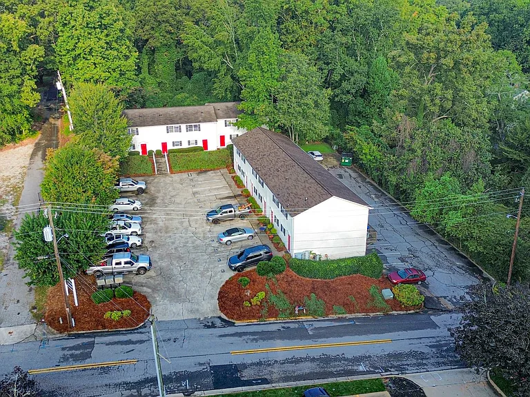 Ivy Manor — Photo 15