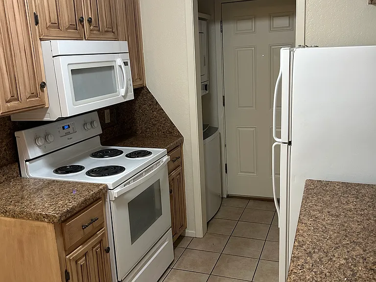 28 Teakwood Ln — Photo 9