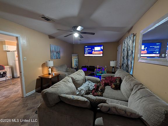 3rd image of 1016 Lotus Dr