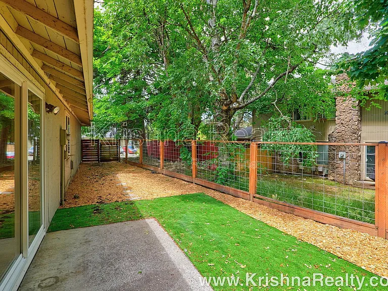 19684 SW 68th Ave — Photo 17
