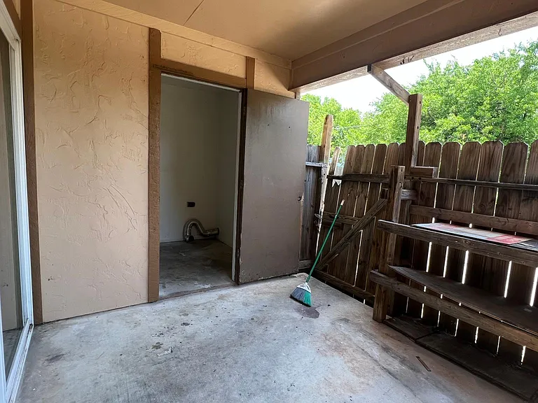 2110 Hunt Dr #B — Photo 6