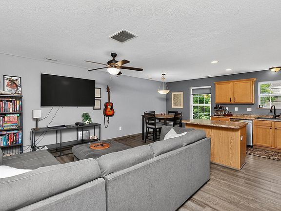 3rd image of 6397 Oak Creek Dr