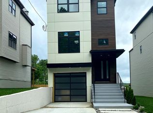 195 Flamingo St, Philadelphia, PA 19128