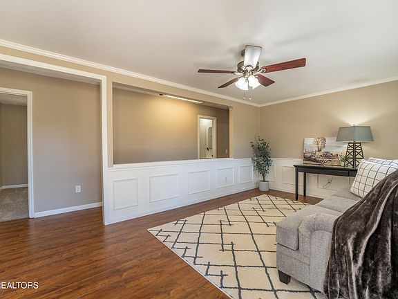 5th image of 935 Forest Heights Cir