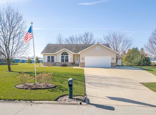 109 Meadow Lane Dr, Sumner, IA 50674