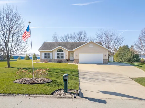 109 Meadow Lane Dr, Sumner, IA 50674