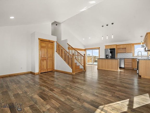 2nd image of 1960 Coyote Ridge Rd N