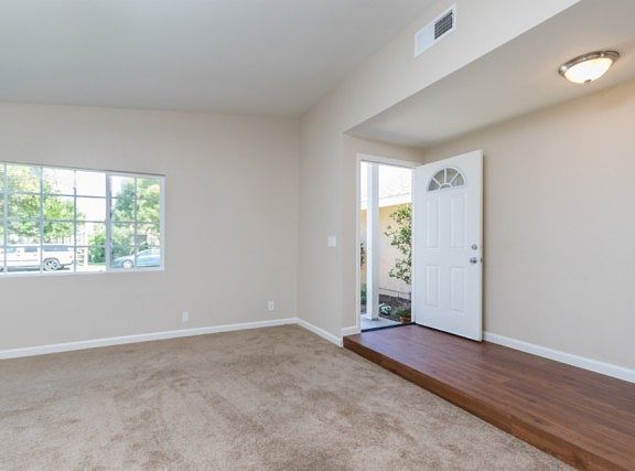 5th image of 2814 Lowell Ln