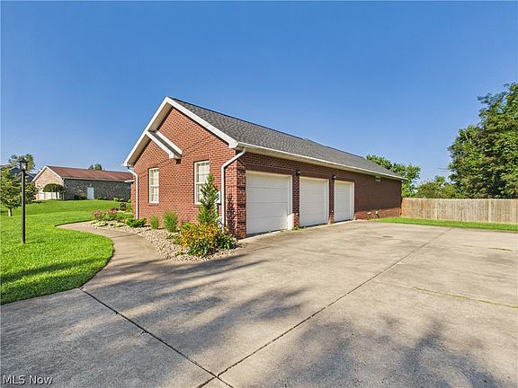4th image of 582 Homewood Rd