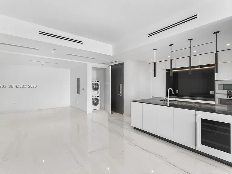 300 Biscyane Boulevard Way #1202 — Photo 9