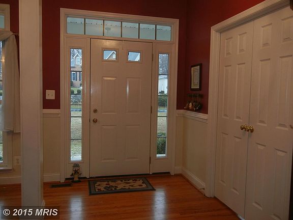 Foyer entrance way.