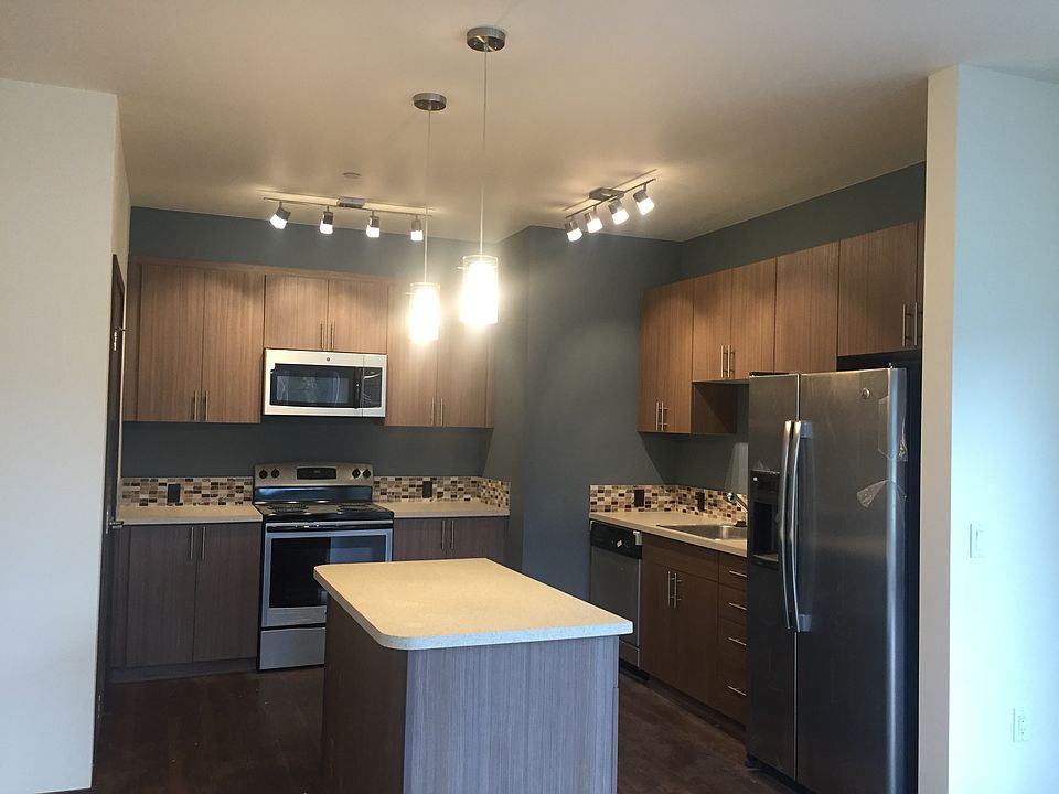 1st image of 736 8th Ave NE Unit 406