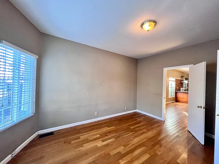 3209 Hannah St — Photo 4