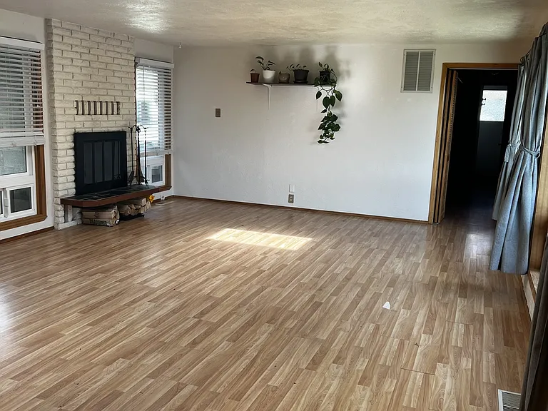 146 Hawthorne Ln — Photo 4