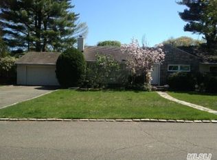 22 Planting Field Rd, Roslyn Heights, NY 11577