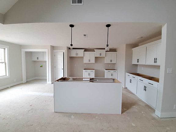 3rd image of 164 Easthaven Dr