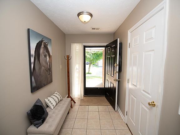3rd image of 4904 Rockford Ct
