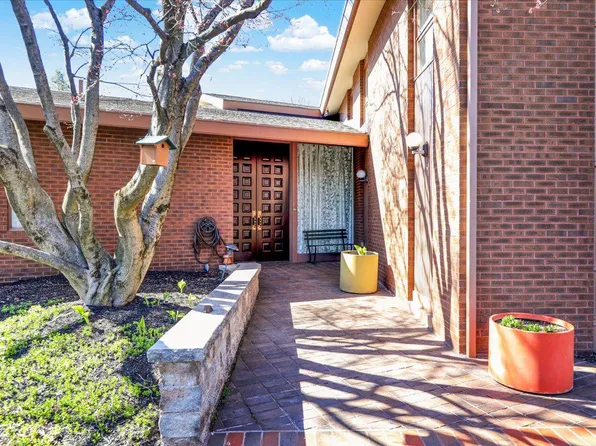 1617 Meadowlark Rd, Wyomissing, PA 19610