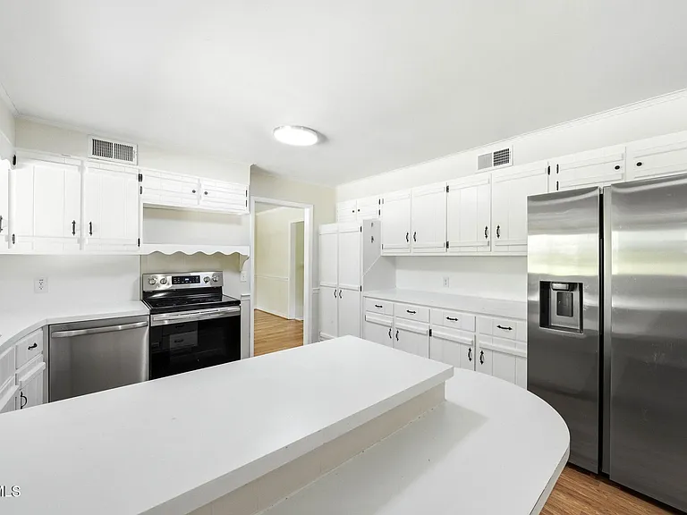 808 Chippendale Rd — Photo 4