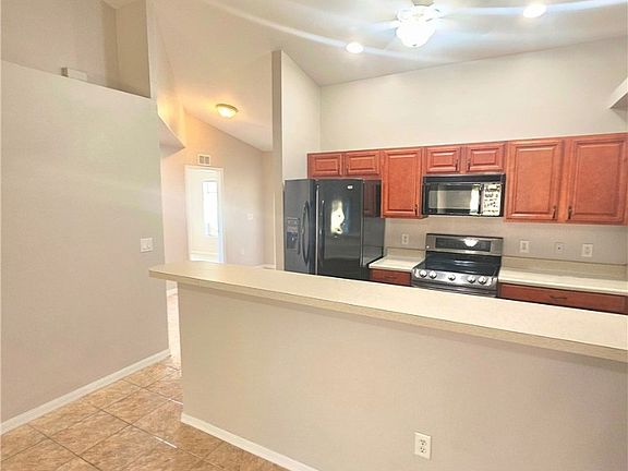 3rd image of 1004 SE 24th Ave