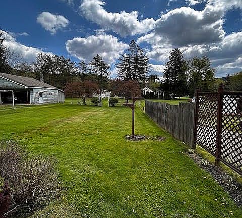 4th image of 52 Deerlick St