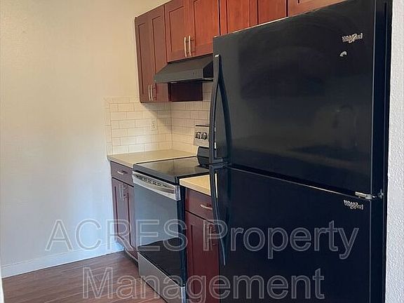 4th image of 1108 B St SE #A