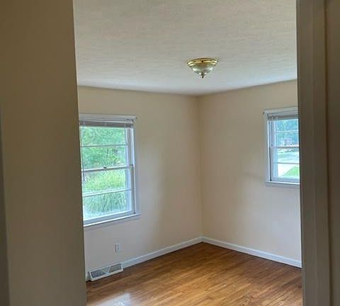 4th image of 124 Brookview Dr