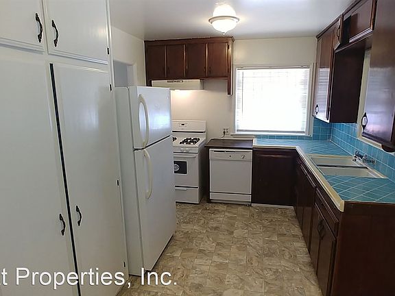 5th image of 3211 Olive St