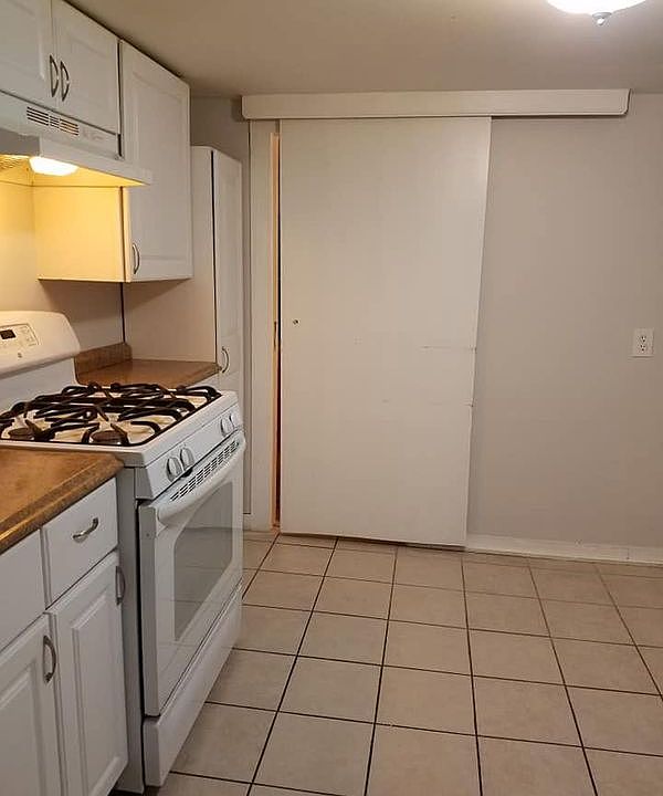 2nd image of 117 Washington St #3