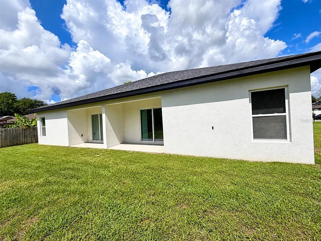 3 bed, 2.0 bath, 1400 sqft, $1,800 — Photo 3