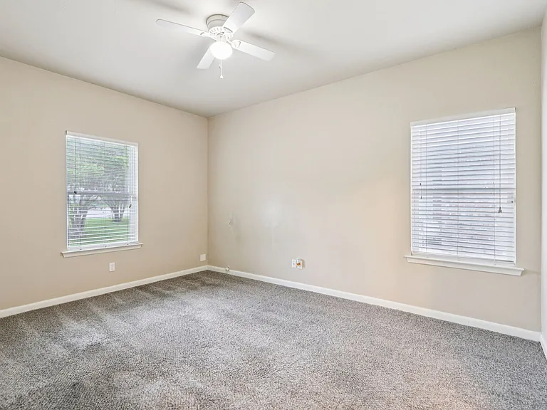 B2 - DUPLEX - 2BD, 2BA - 1054SF - Master Bedroom